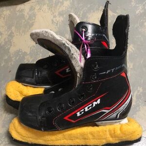 Youth 12 Y CCM Ice Hockey Skates